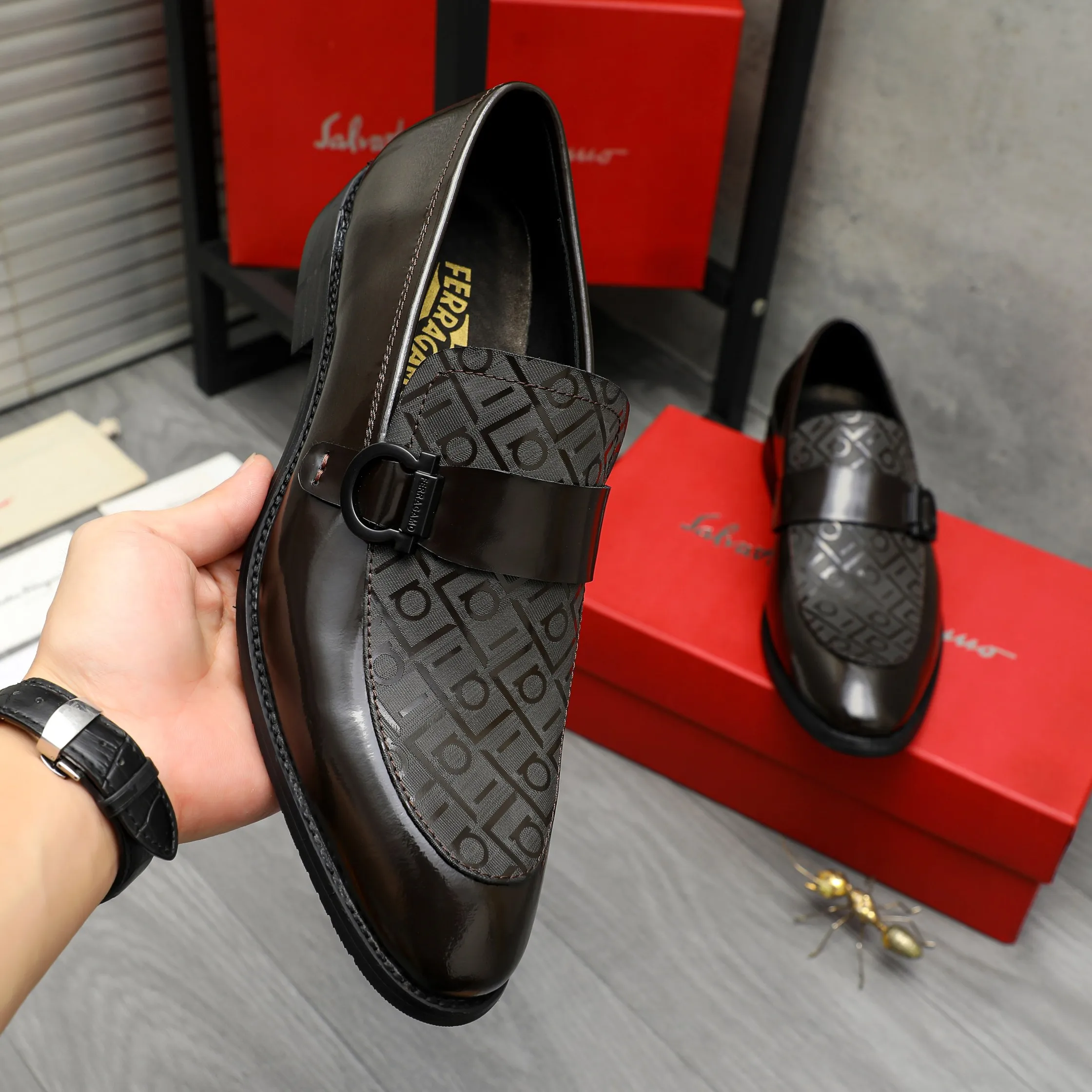 Men's men's shoes💰460 Product trademark: Ferragamo "Ferragamo" business slip-on leather shoes Regular size: 39-44 Product materials: Selected high-quality cowhide upper, cowhide lining, original outsole